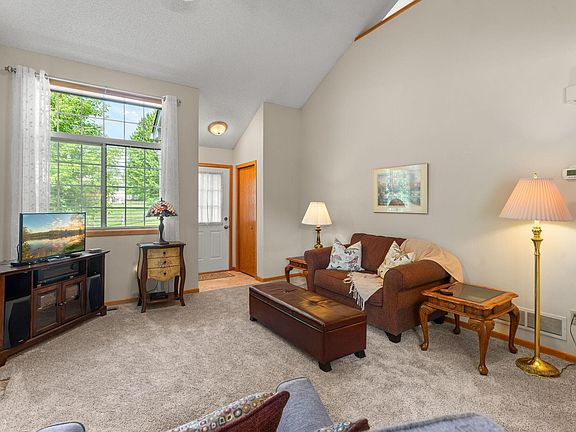 5th image of 12761 Edgewater Path