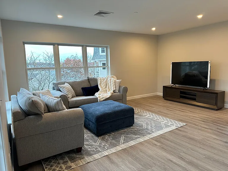 10 Riverplace Dr #312 — Photo 2