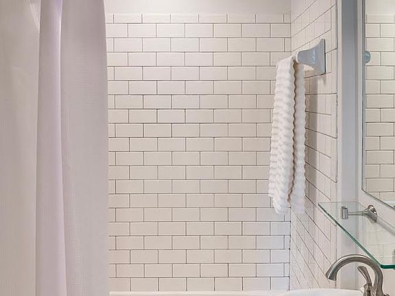 2nd image of 318 1/2 W Parent Ave
