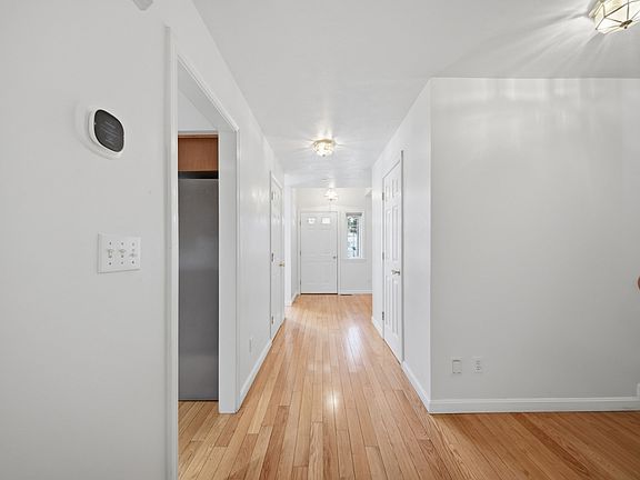 5th image of 35 Coles Way #35