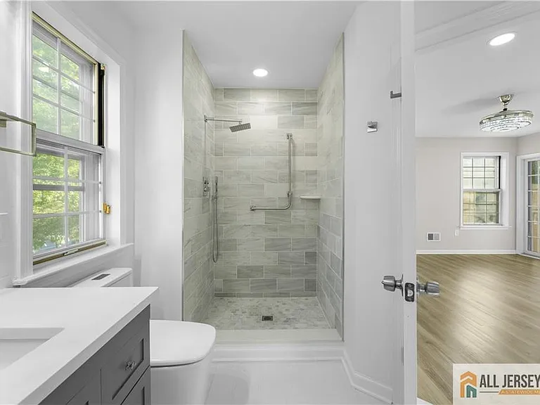 13 Canterbury Dr #13E — Photo 9