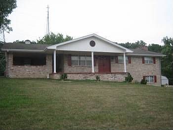 2nd image of 101 Oxford Ln