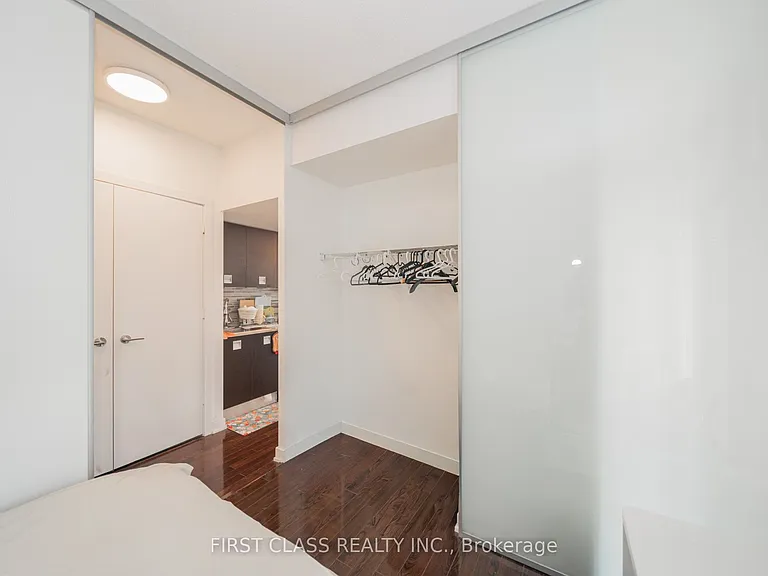 33 Charles St E #1409 — Photo 14