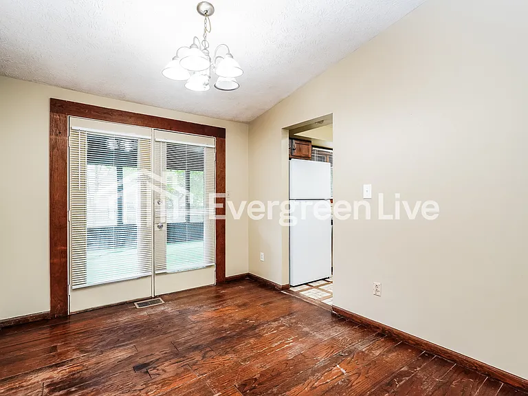 3994 Vermilion Ave — Photo 4