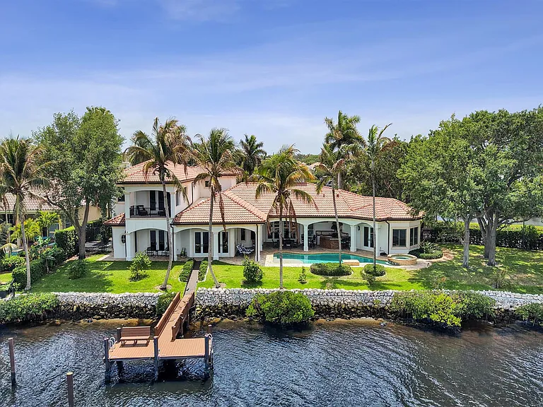 18669 SE Palm Island Ln — Photo 1