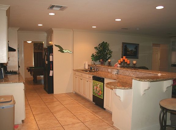 3rd image of 918 Japonica Ln