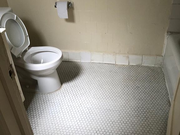 4th image of 1665 W 11th Pl APT 209