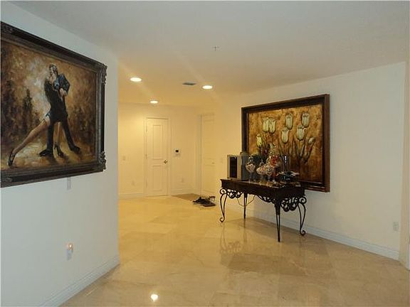 3rd image of 701 SE 21st Avenue #309