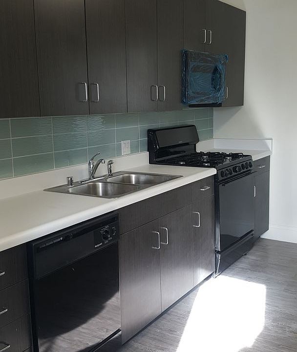 1st image of 4652 Palm Ave