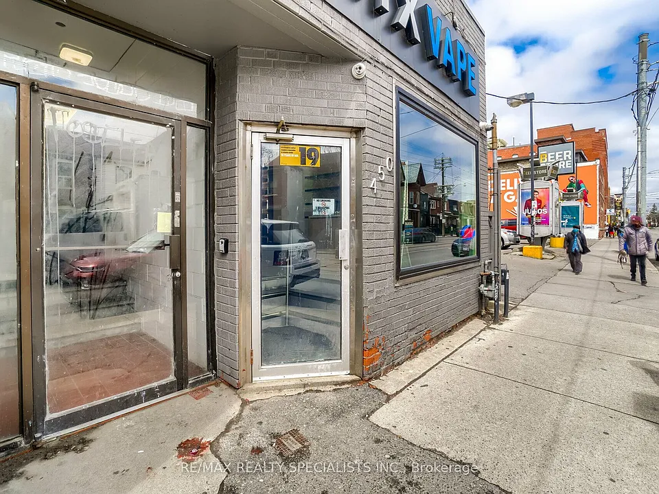 450 Bathurst St #2