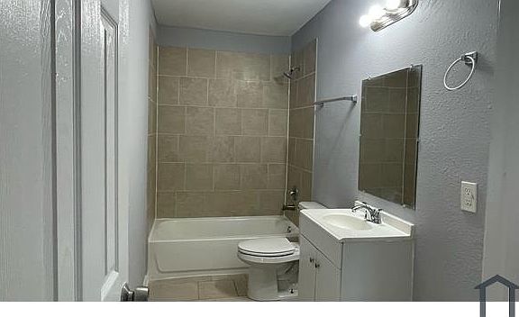 5th image of 3817 Wipprecht St Unit A