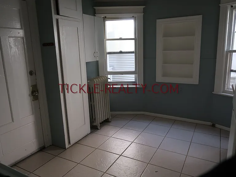 368 Alexander St — Photo 4