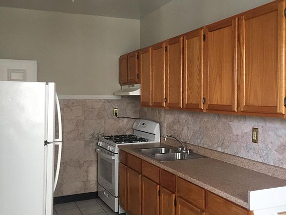3rd image of 838 W Sunnyside Ave APT 3W