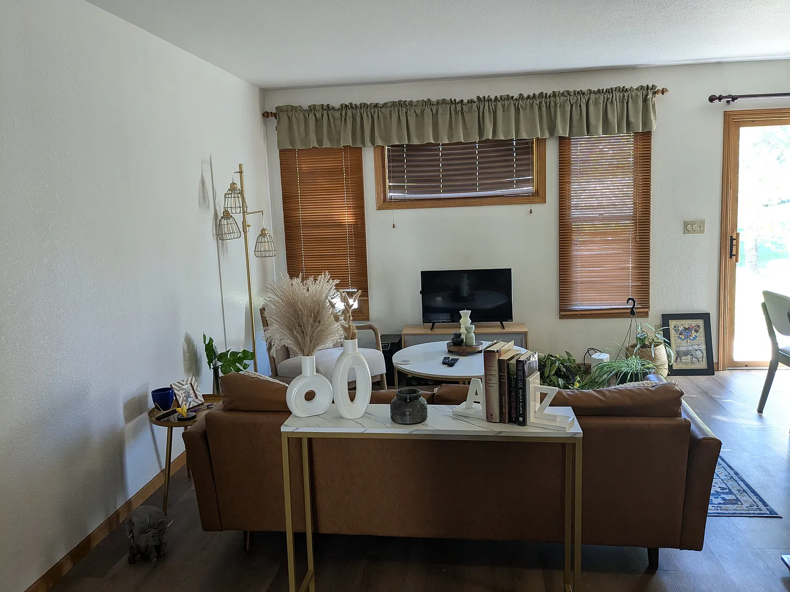 4 bed, 1833 sqft, $1,000 — Photo 2