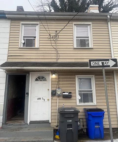 356 1/2 Apple St #1 — Photo 1
