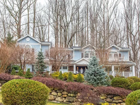 41 Hillcrest Dr, Upper Saddle River, NJ 07458