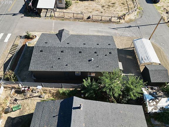 5th image of 105 Columbia Ave
