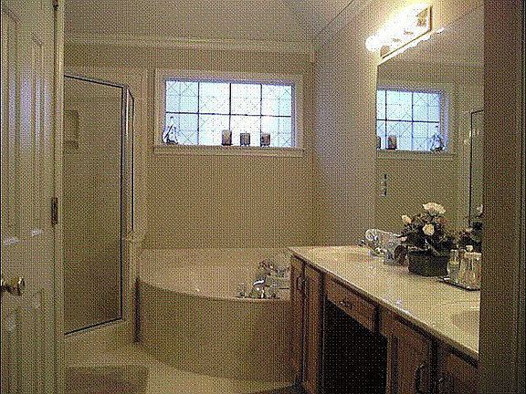 Master Bath w/whirlpool tub