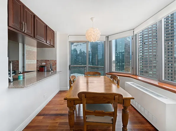 500 West 43rd Street image 3 of 12