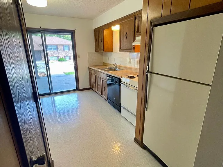 4515 W Millbrook Dr — Photo 18