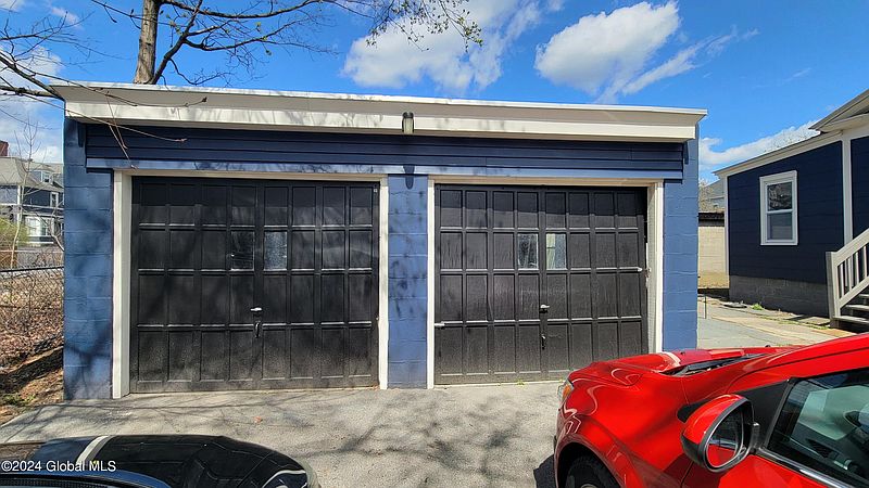 3rd image of 10 Birch Avenue