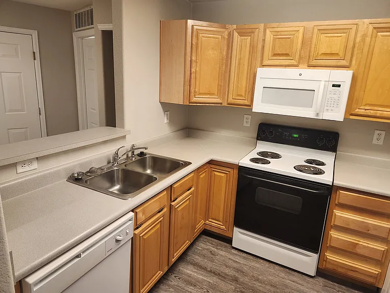 5201 S Fox St #104 — Photo 9