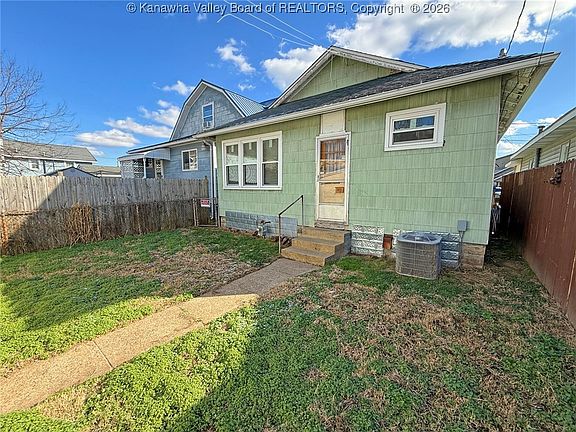 4th image of 216 Grosscup Ave