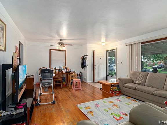 4th image of 15750 McCann St