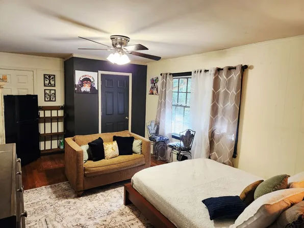4197 Fredericksburg Dr, College Park, GA 30337