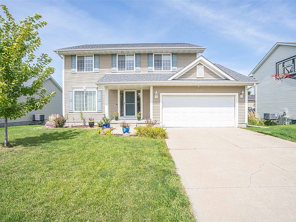 2nd image of 655 SE Wood Creek Dr