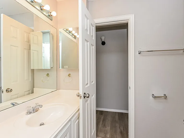 9324 Cynthia Ct — Photo 15