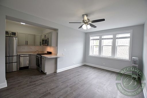 5th image of 1521 W Sherwin Ave #403