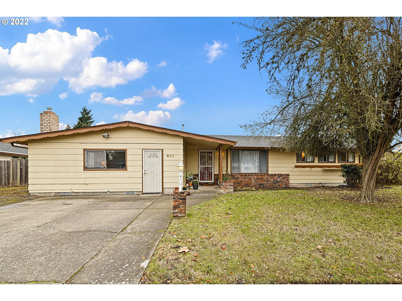 885 Welcome Way photo 1