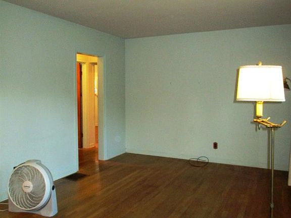3rd image of 2025 Winona Dr