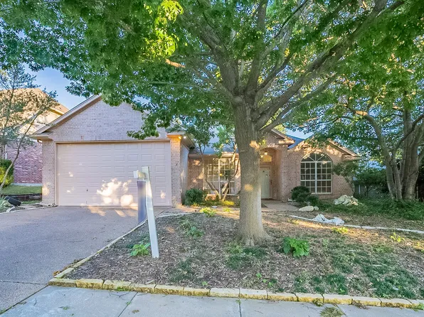 10413 Stonehill Dr, Benbrook, TX 76126