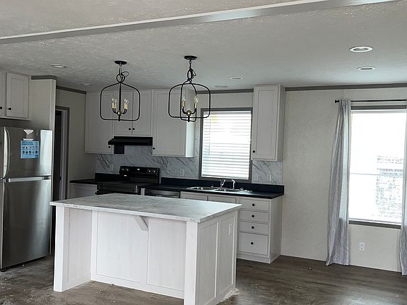 4th image of 451 Shannon Cir