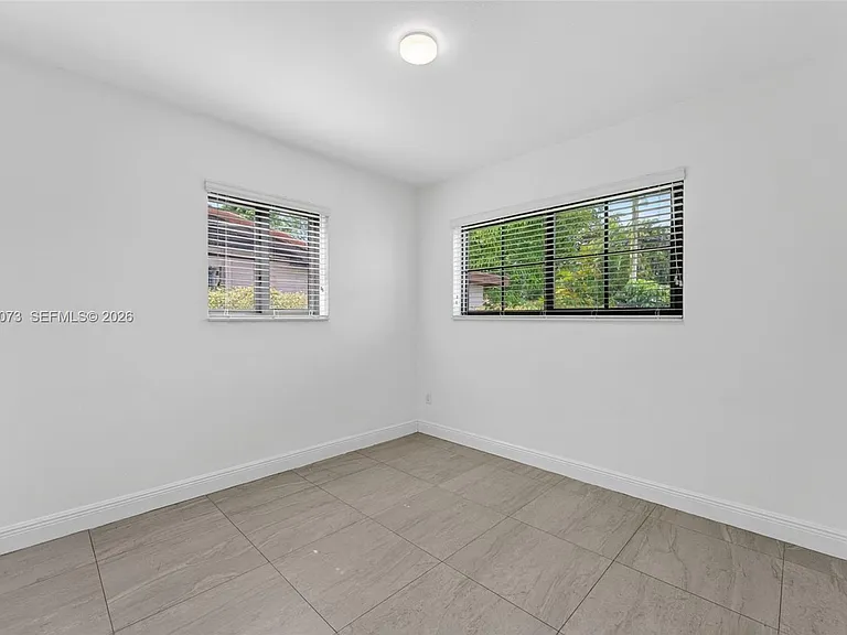 680 W 50th Pl — Photo 12