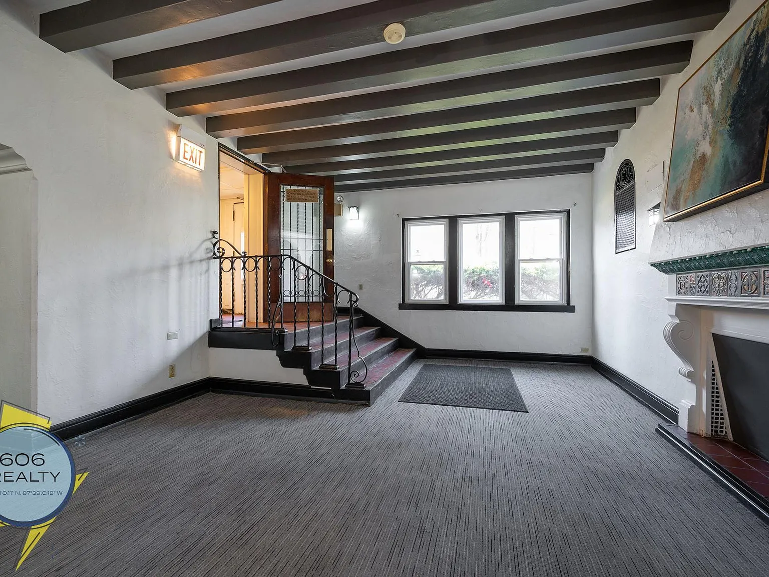 Albany Park Apartments - 4901 Christiana — Photo 2
