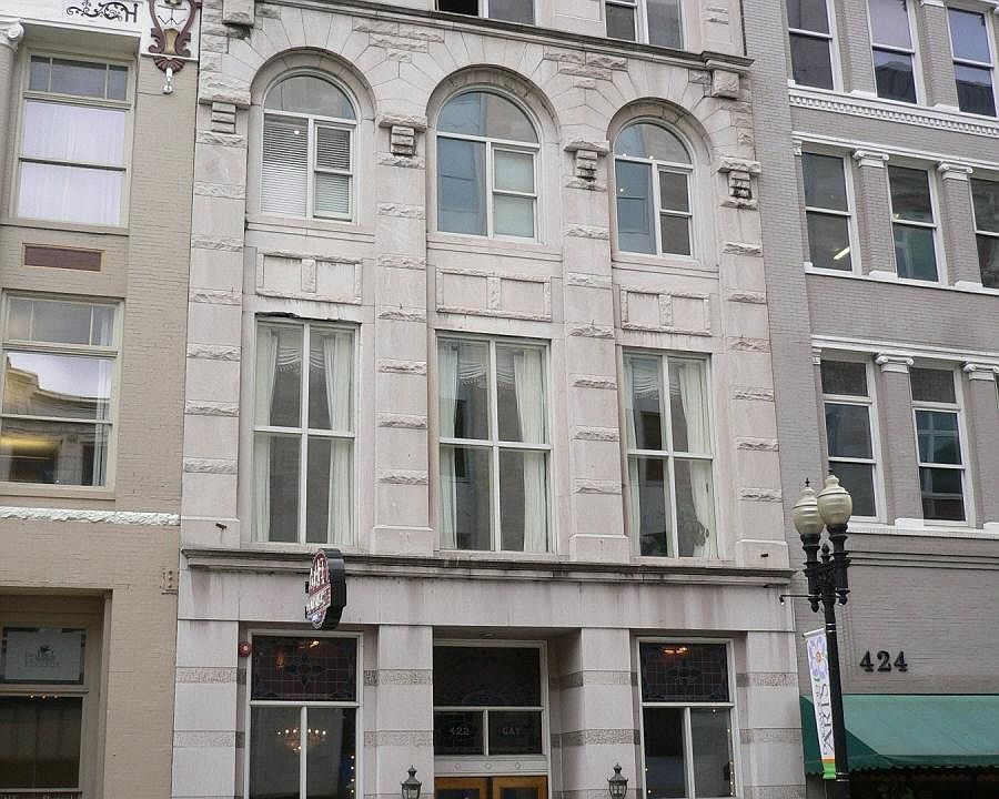 Building front on Gay Street
