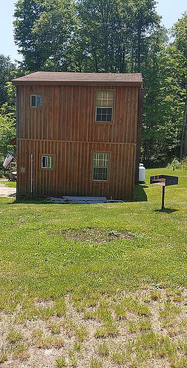 2nd image of 725 Russel Rd
