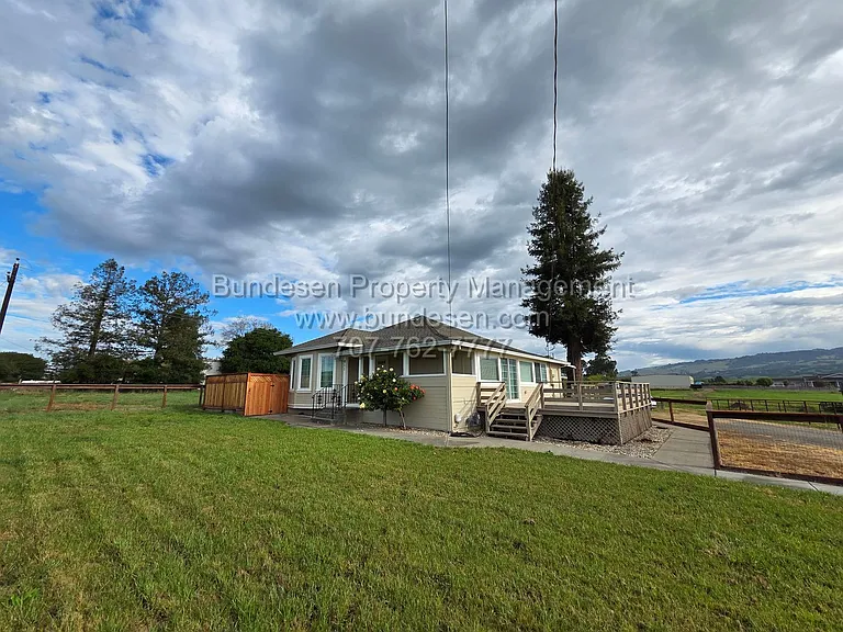 811 Old Adobe Rd — Photo 2