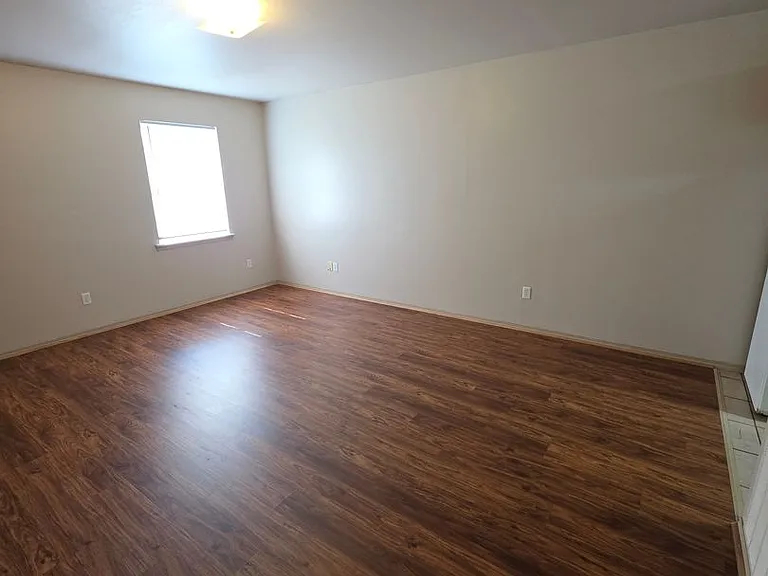 822 N El Paso Ave — Photo 2