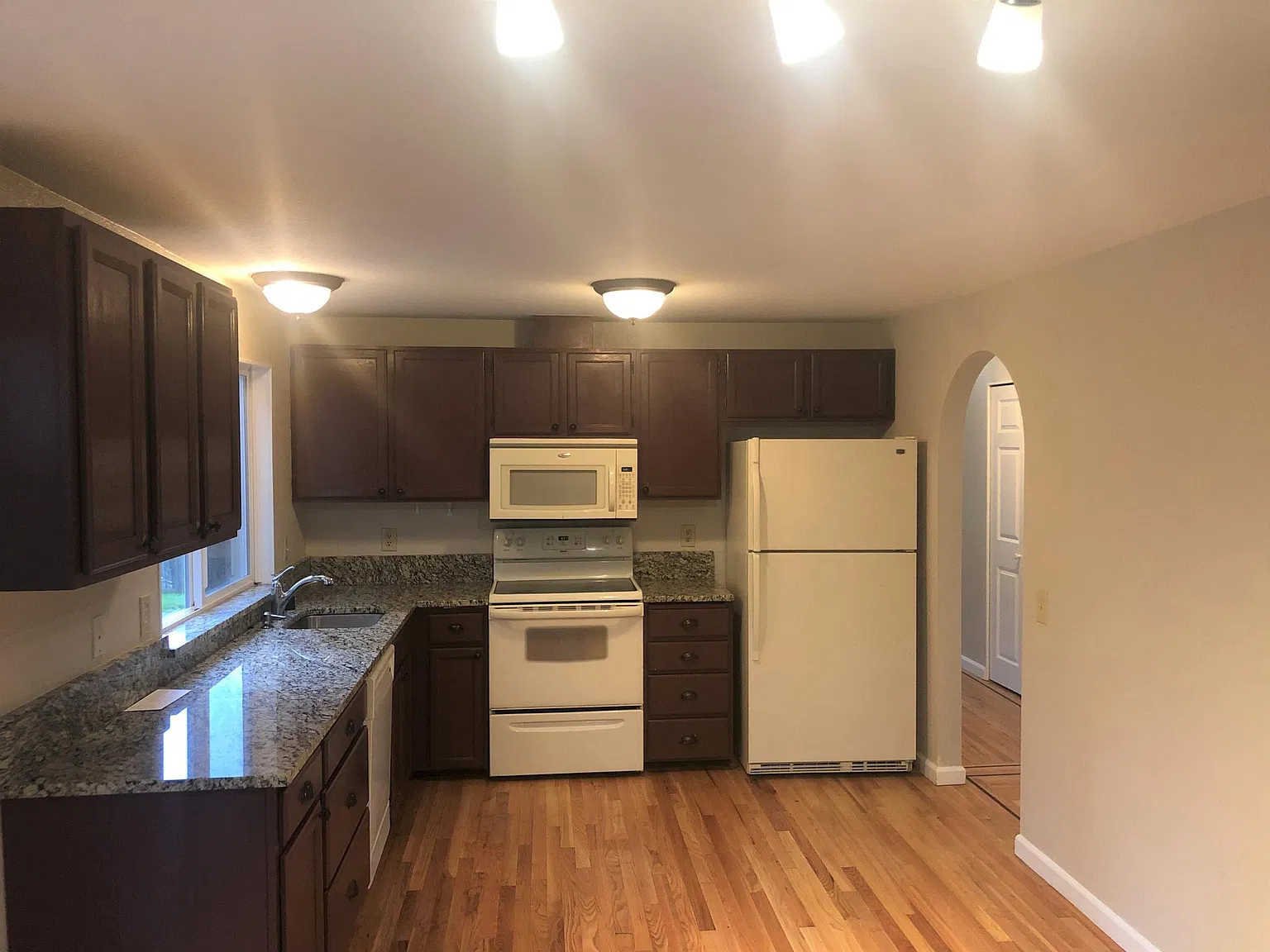 4 bed, 1931 sqft, $3,800 — Photo 3
