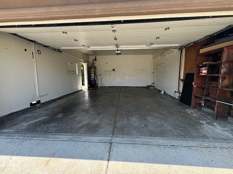 1915 Camargo Dr — Photo 11