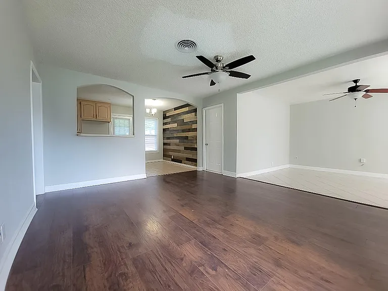 1225 Harrison Ln — Photo 10