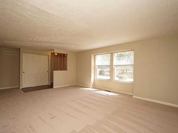 4th image of 1087 Stratford Ct