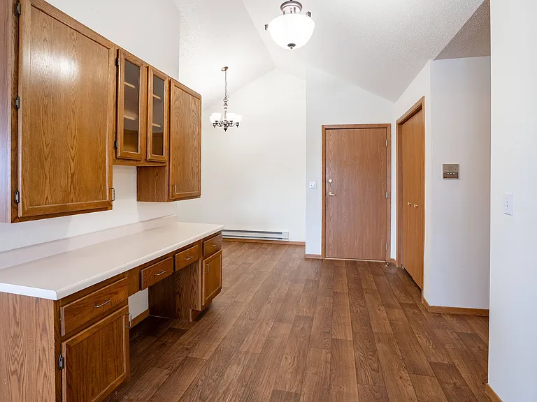 Fargo, ND Somerset Apartments | 22A | Entry