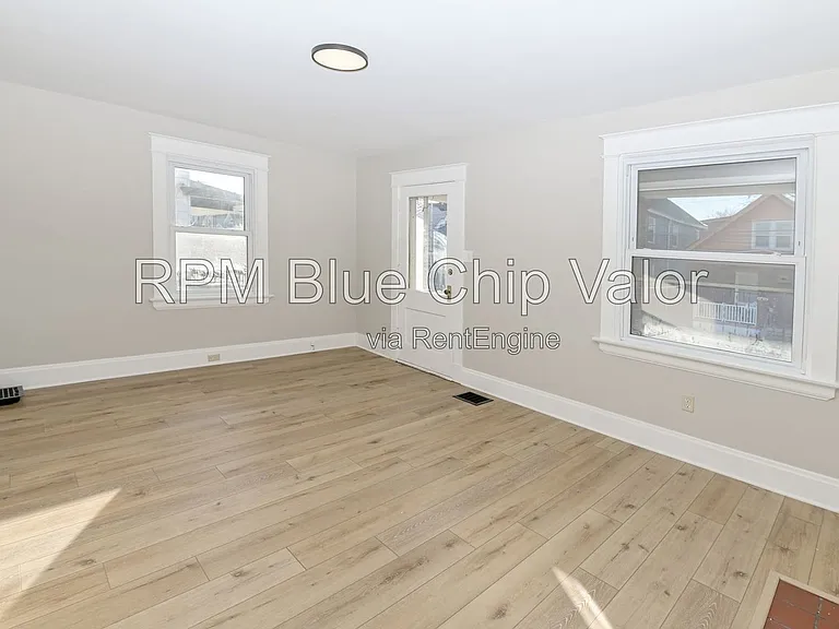 5214 Warren Ave #1 — Photo 12