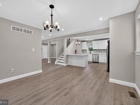 4th image of 62 Higgins Ave