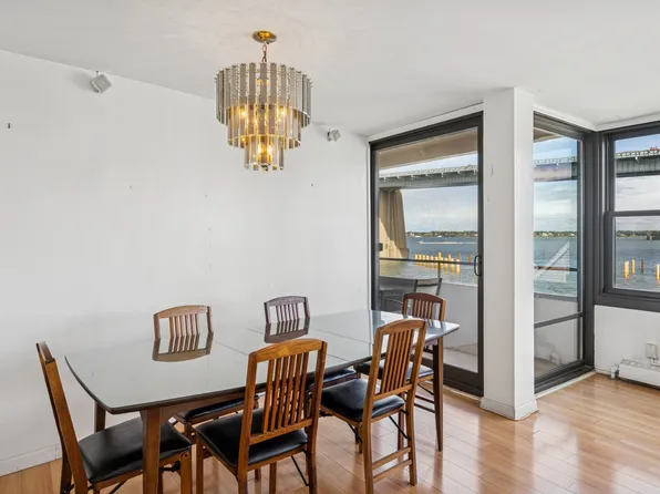 166-41 Powells Cove Boulevard image 17 of 32